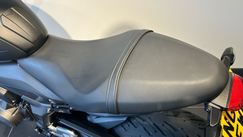 Triumph Trident (20MY)